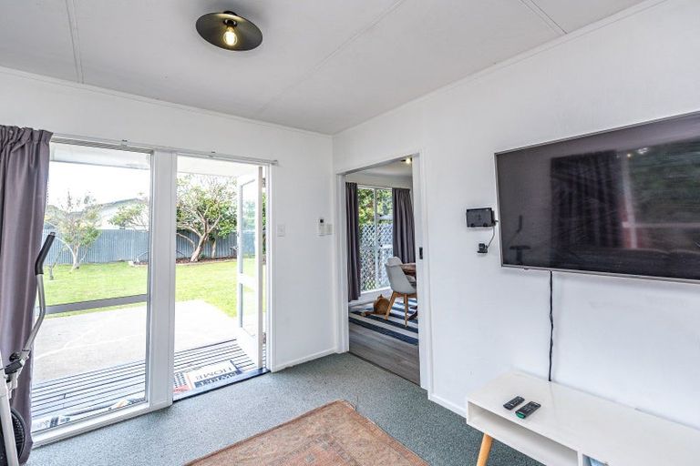 Photo of property in 12 Massey Street, Aramoho, Whanganui, 4500