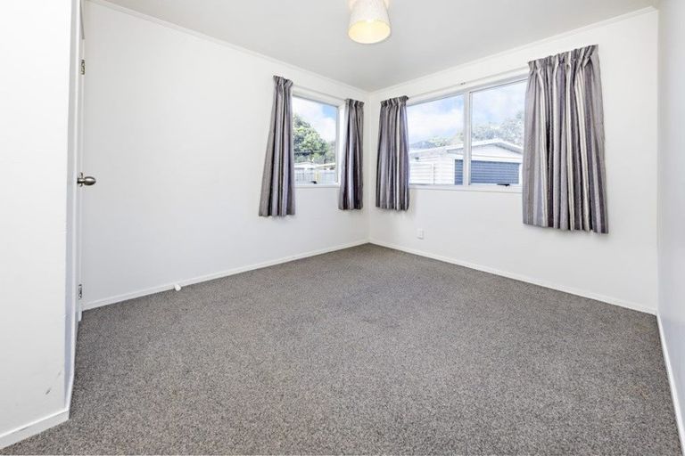 Photo of property in 342 Roscommon Road, Clendon Park, Auckland, 2103