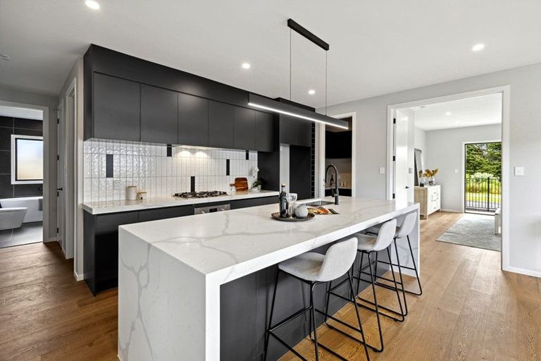 Photo of property in 11 Mcindoe Road, Kumeu, 0810