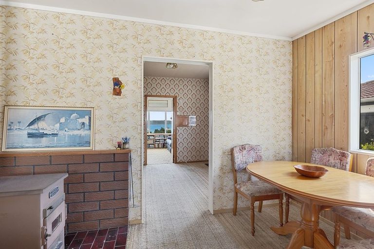 Photo of property in 12 Beach Road, Titahi Bay, Porirua, 5022