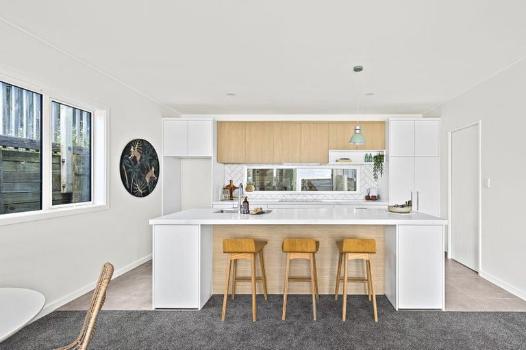 Photo of property in 7 The Bays Rise, Murrays Bay, Auckland, 0630