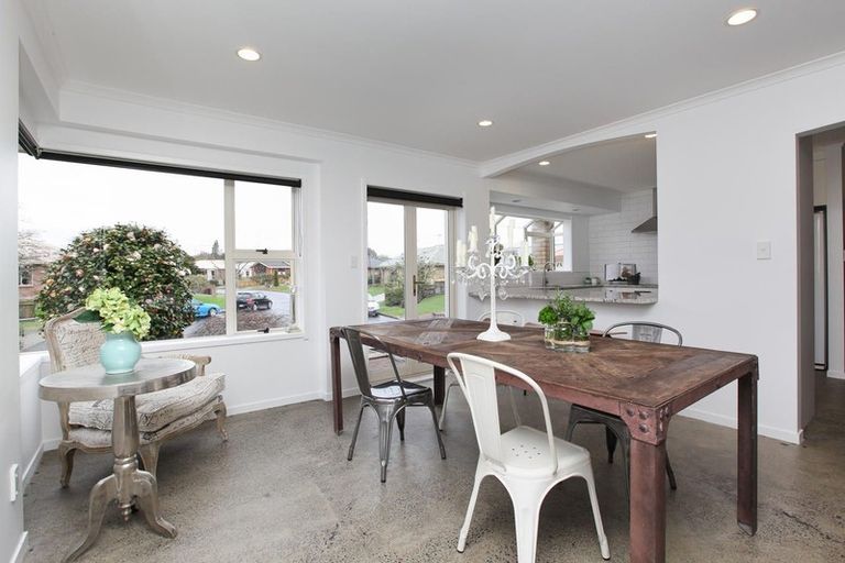 Photo of property in 43 Hastings Place, Hamilton Lake, Hamilton, 3204