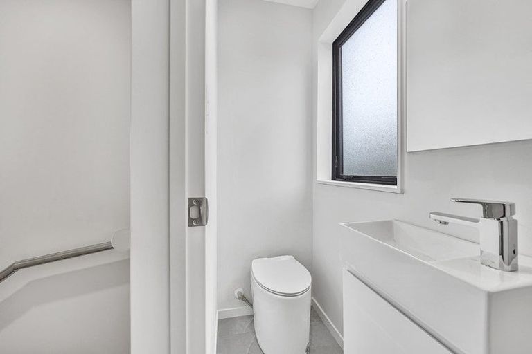 Photo of property in 5/163 Edmonton Road, Te Atatu South, Auckland, 0610