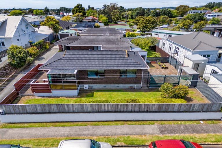 Photo of property in 1/7 Mahoe Street, Strandon, New Plymouth, 4312
