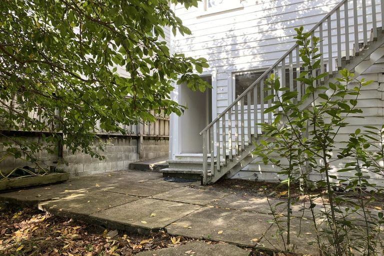 Photo of property in 18 Shoal Bay Road, Devonport, Auckland, 0624