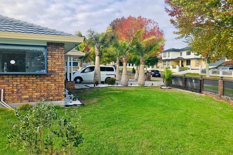 Photo of property in 66 De Havilland Drive, Goodwood Heights, Auckland, 2105