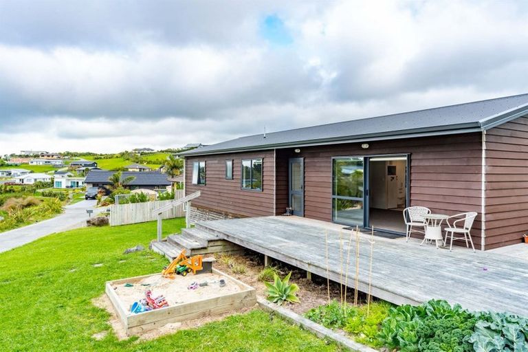 Photo of property in 11 Wharuka Glade, Mangawhai, 0505