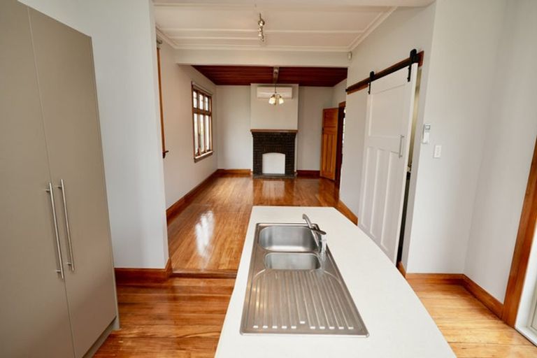 Photo of property in 16 Karamu Avenue, Takaro, Palmerston North, 4410