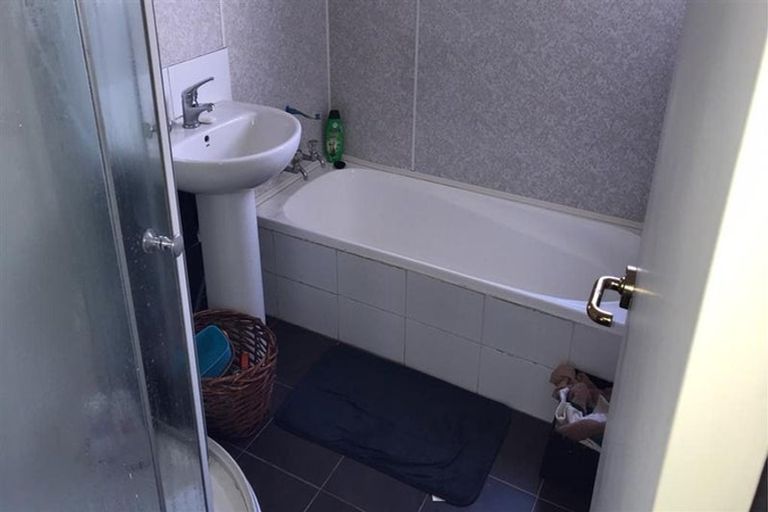 Photo of property in 12 Riverton Drive, Randwick Park, Auckland, 2105