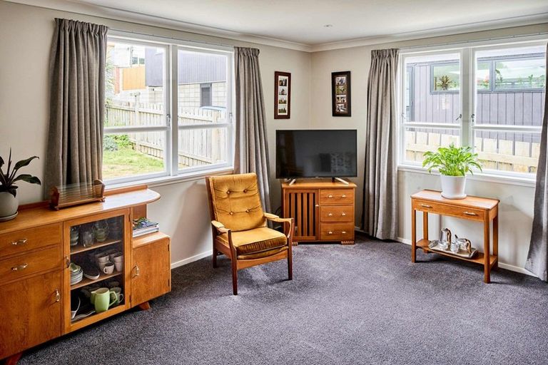 Photo of property in 10 Helen Street, Brooklyn, Wellington, 6021