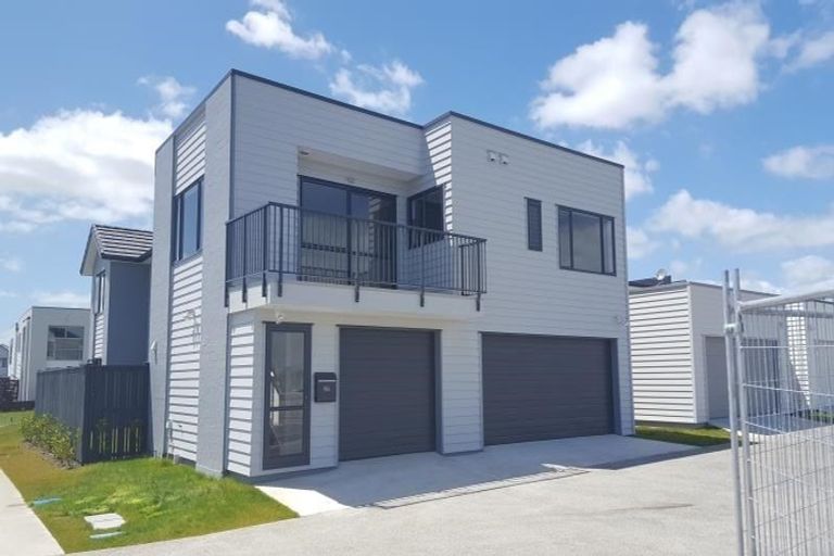 Photo of property in 2/46 Hollowout Street, Takanini, 2112