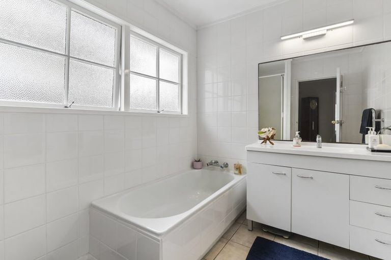 Photo of property in 85 Glenmore Road, Sunnyhills, Auckland, 2010