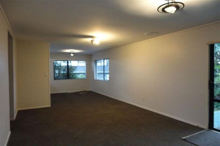 Photo of property in 3/14 Sandgate Avenue, Botany Downs, Auckland, 2010