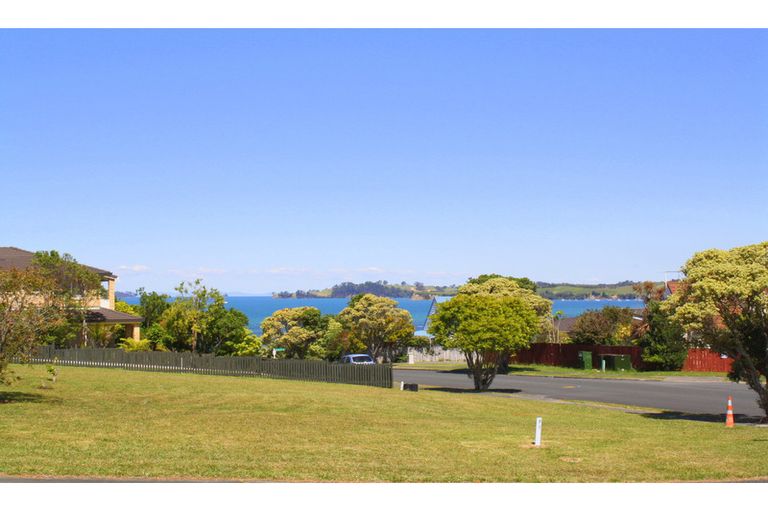 Photo of property in 1 Aurora Avenue, Snells Beach, 0920