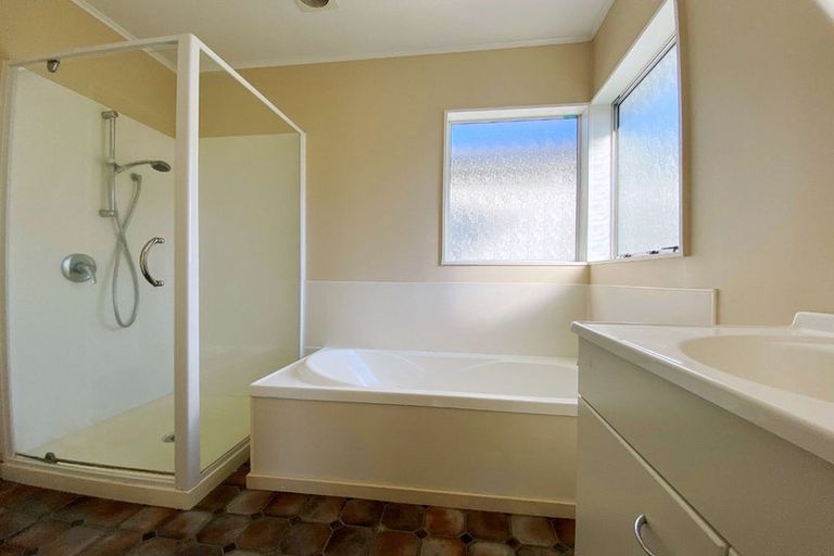 Photo of property in 4 Danden Way, Pukekohe, 2120