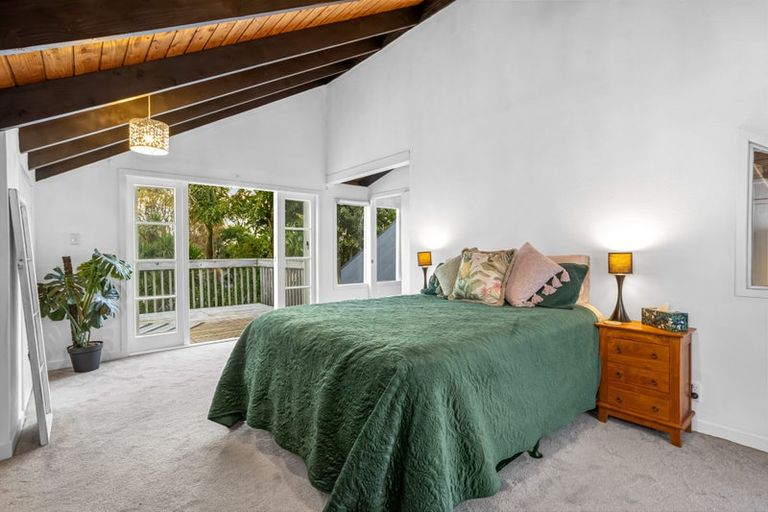 Photo of property in 8 Eucalyptus Place, Beach Haven, Auckland, 0626