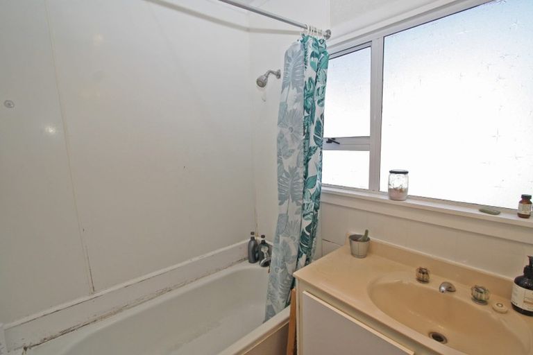 Photo of property in 122 Frankley Road, Frankleigh Park, New Plymouth, 4310