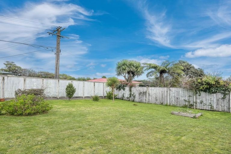 Photo of property in 46 Kaitawa Crescent, Paraparaumu, 5032