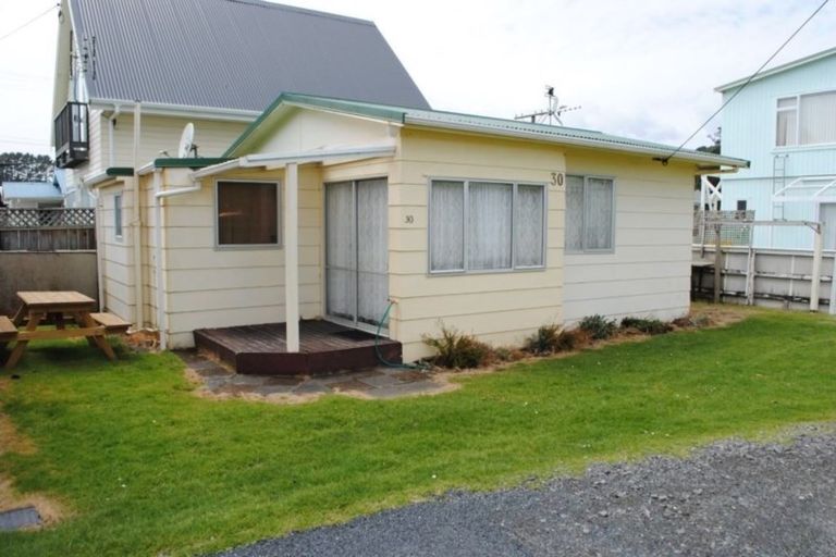 Photo of property in 30 Third Avenue, Urenui, 4377