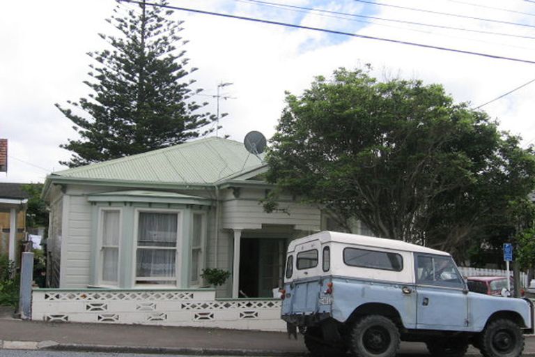 Photo of property in 34 Porritt Avenue, Mount Victoria, Wellington, 6011