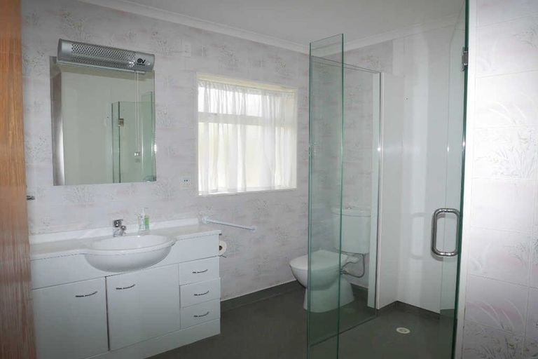 Photo of property in 9 Greenaway Road, Waikanae, 5036