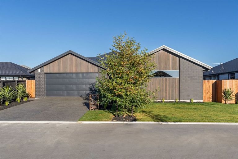 Photo of property in 10 Pierce Street, Marshland, Christchurch, 8083