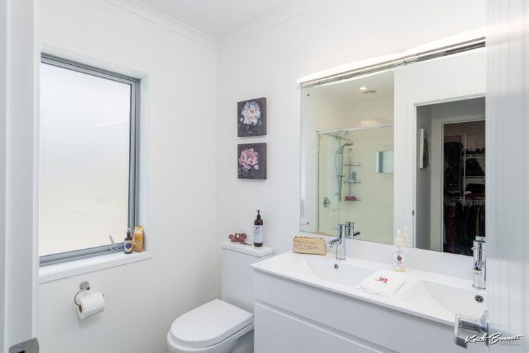 Photo of property in 33 Buddle Road, Wallaceville, Upper Hutt, 5018