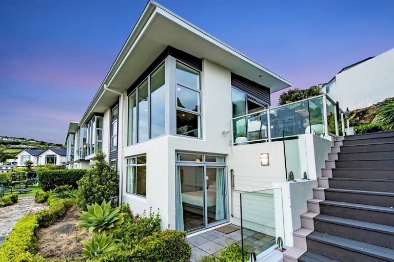 Photo of property in 2 Redcliffs View Lane, Redcliffs, Christchurch, 8081