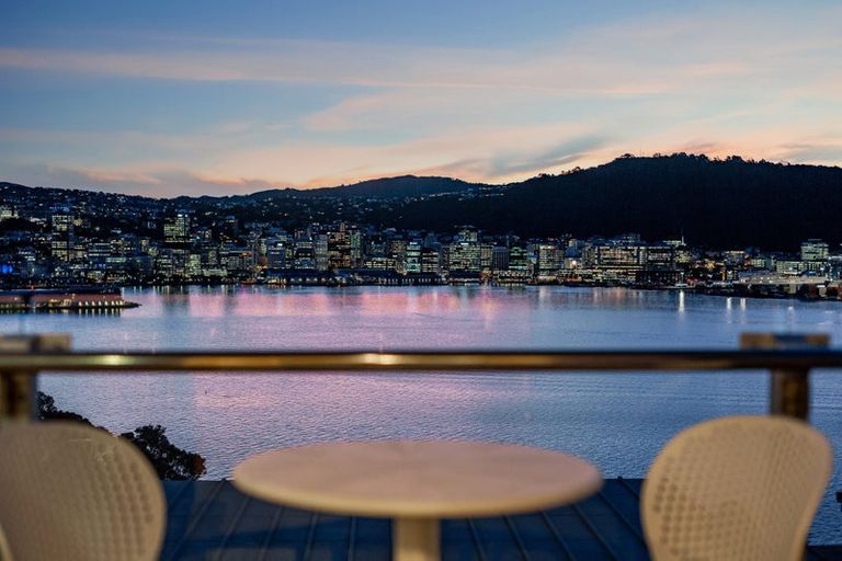 Photo of property in 26 The Crescent, Roseneath, Wellington, 6011