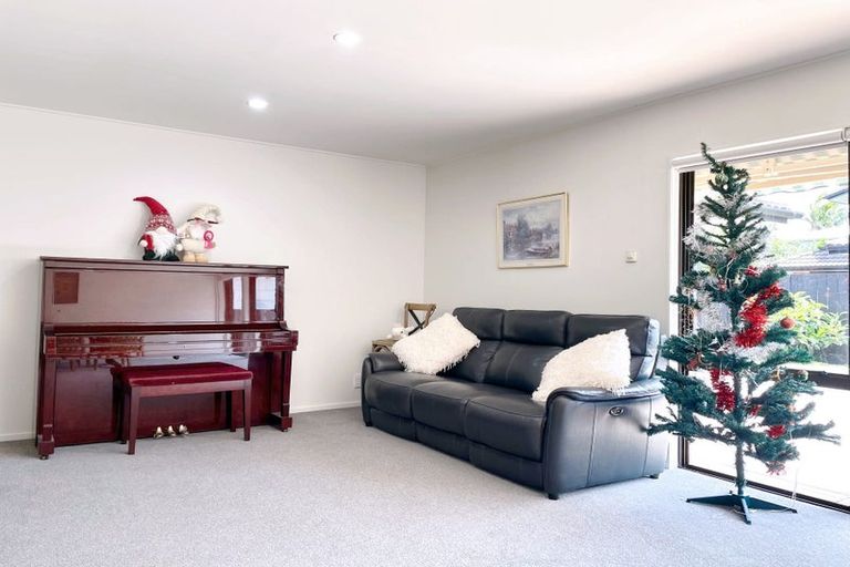 Photo of property in 21a Eastern Beach Road, Eastern Beach, Auckland, 2012