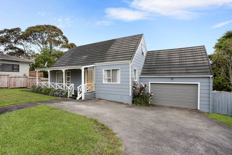 Photo of property in 9 Peterhouse Place, West Harbour, Auckland, 0618