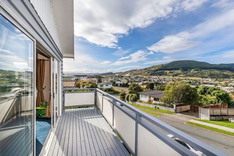 Photo of property in 14 Katarina Grove, Tawa, Wellington, 5028