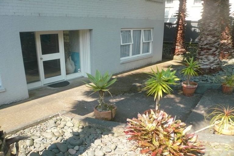 Photo of property in 17 Kelston Street, New Lynn, Auckland, 0600