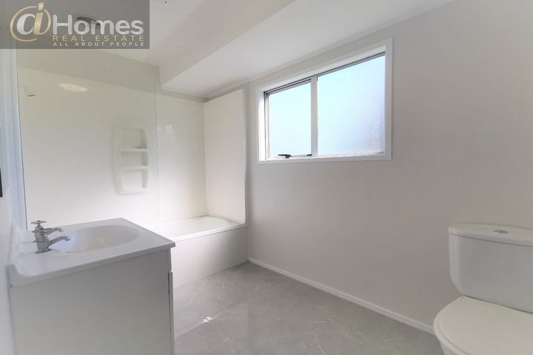 Photo of property in 44 Cedar Heights Avenue, Massey, Auckland, 0614