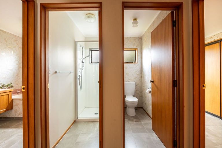 Photo of property in 10 Ruskin Place, Westown, New Plymouth, 4310