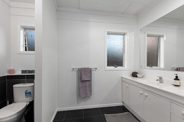 Photo of property in 25 Anich Road, Massey, Auckland, 0614