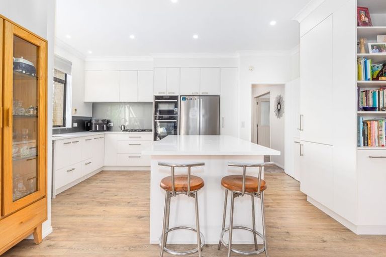 Photo of property in 2 Georgia Grove, Paraparaumu, 5032