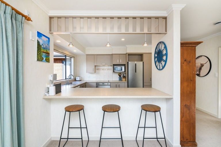 Photo of property in 12 Mana Place, Awapuni, Palmerston North, 4412