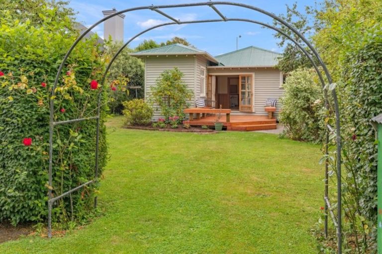 Photo of property in 96 Saint Martins Road, Saint Martins, Christchurch, 8022