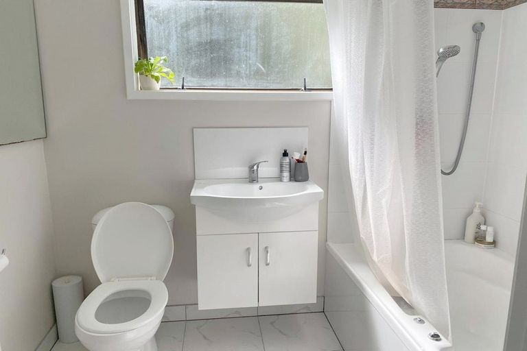 Photo of property in 69 Lynn Road, Bayview, Auckland, 0629