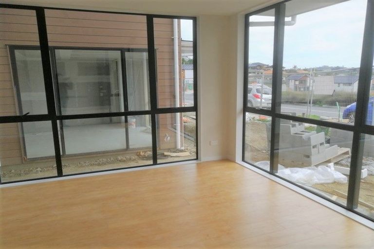 Photo of property in 70 Seafarer Crescent, Stanmore Bay, Whangaparaoa, 0932