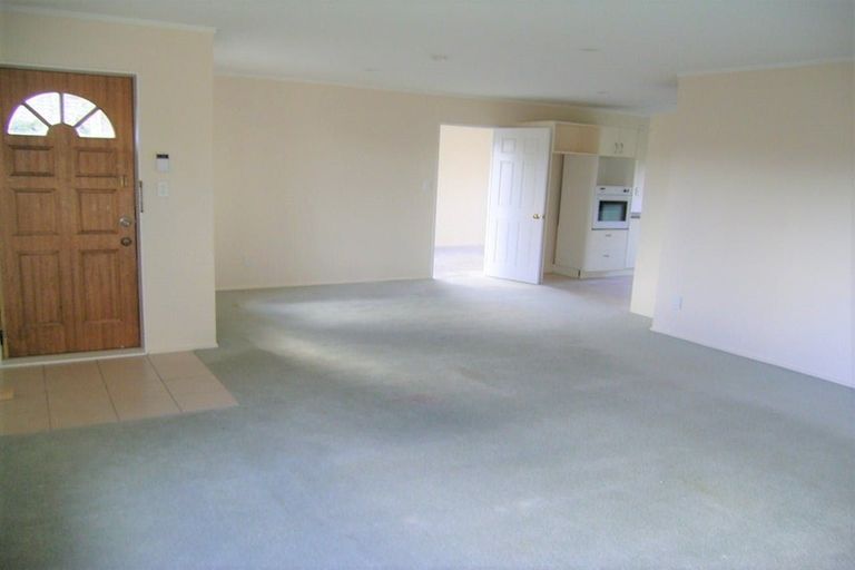 Photo of property in 10 Marbella Drive, Massey, Auckland, 0614