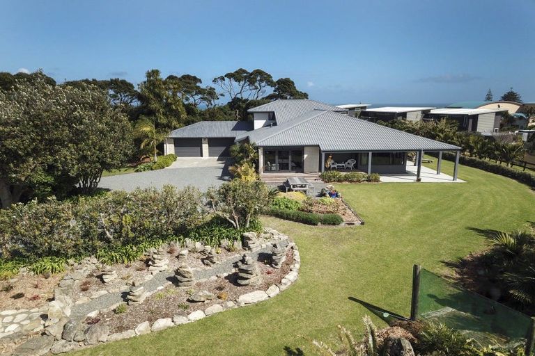 Photo of property in 36 Ripiro Drive, Baylys Beach, Dargaville, 0377