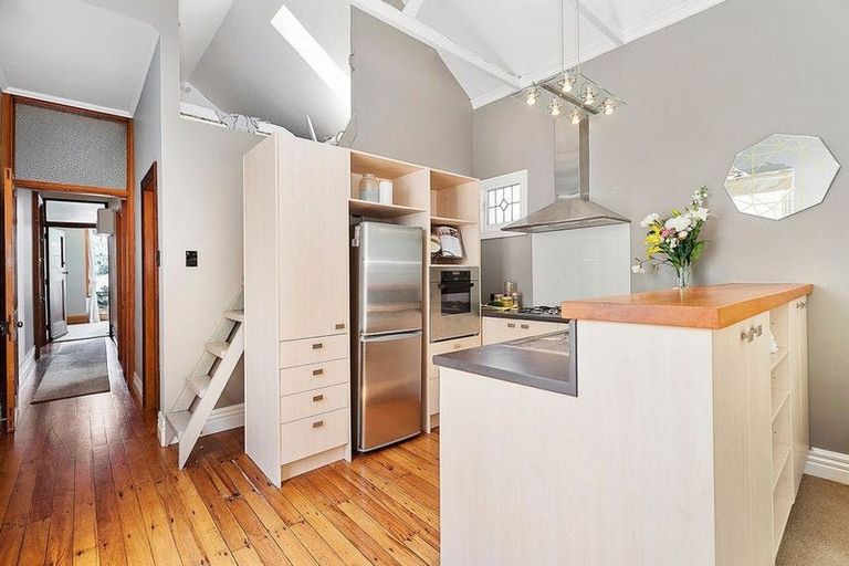 Photo of property in 15 Upper Bourke Street, Kilbirnie, Wellington, 6022