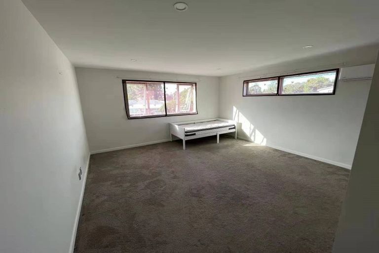 Photo of property in 22c Buscomb Avenue, Henderson, Auckland, 0610