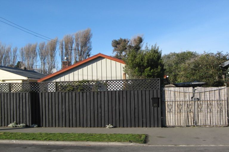 Photo of property in 87 Bowhill Road, New Brighton, Christchurch, 8083