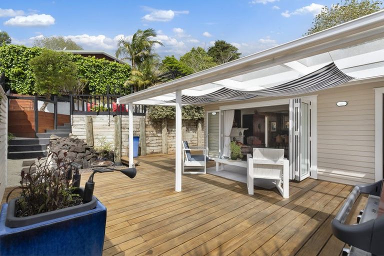 Photo of property in 2/11 Rangeview Road, Sunnyvale, Auckland, 0612