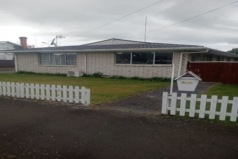Photo of property in 51 Grey Street, Marton, 4710