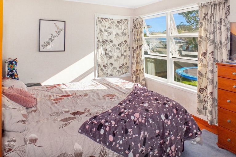 Photo of property in 3 Mark Perreau Place, Foxton, 4814