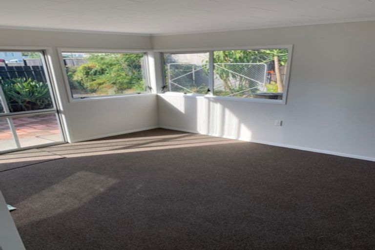 Photo of property in 2/8 Keeling Road, Henderson, Auckland, 0612